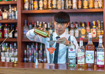 【佛山展翅調(diào)酒咖啡西點(diǎn)培訓(xùn)學(xué)?！空{(diào)酒師陳浩