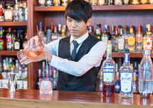 【佛山展翅調(diào)酒咖啡西點培訓學校】調(diào)酒師大山